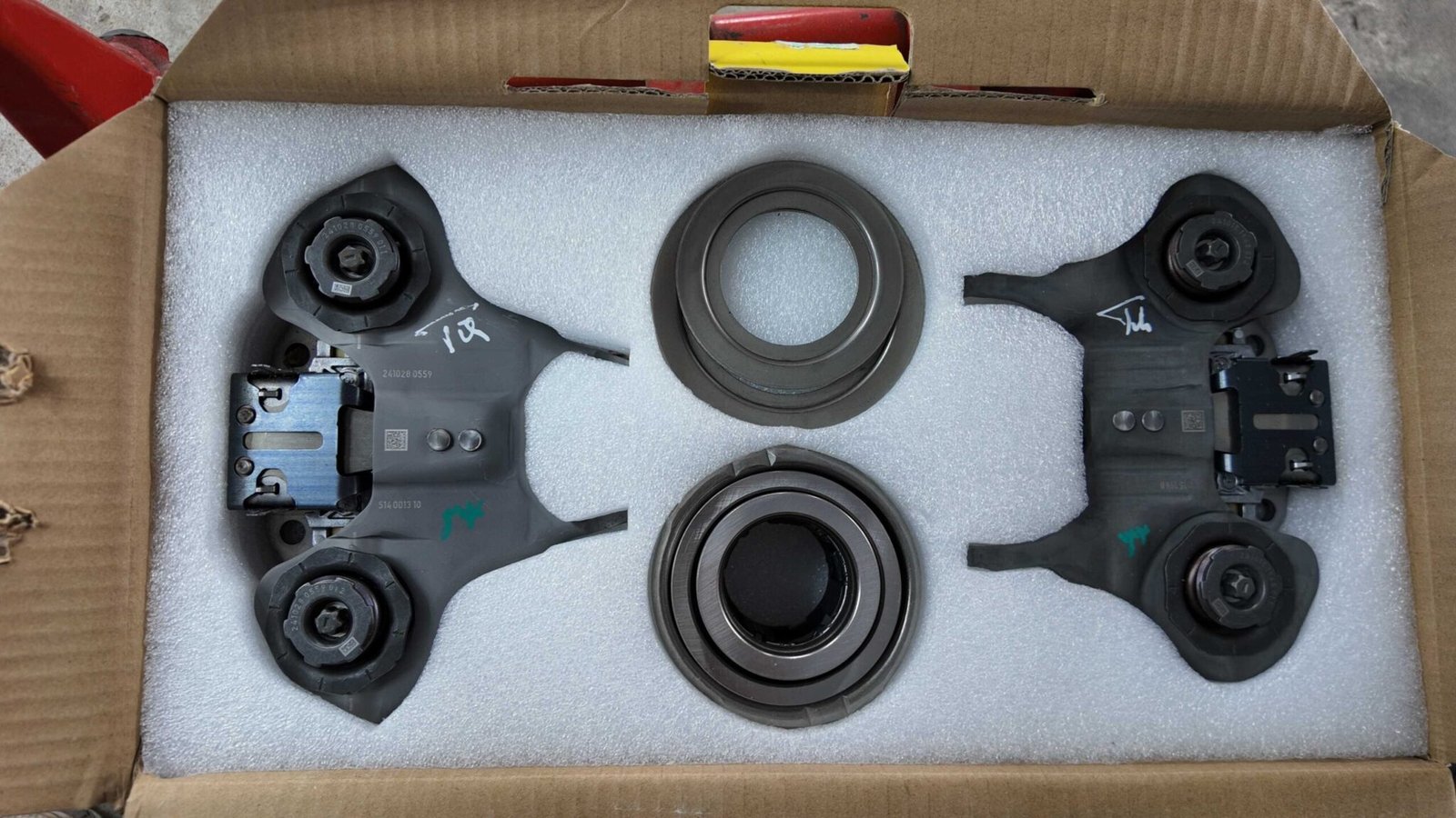 Thay Thế Càng Cua Ly Hợp Hộp Số Ford Fiesta - VES Workshop - Đảm Bảo Chất Lượng, Hiệu Suất Và An Toàn