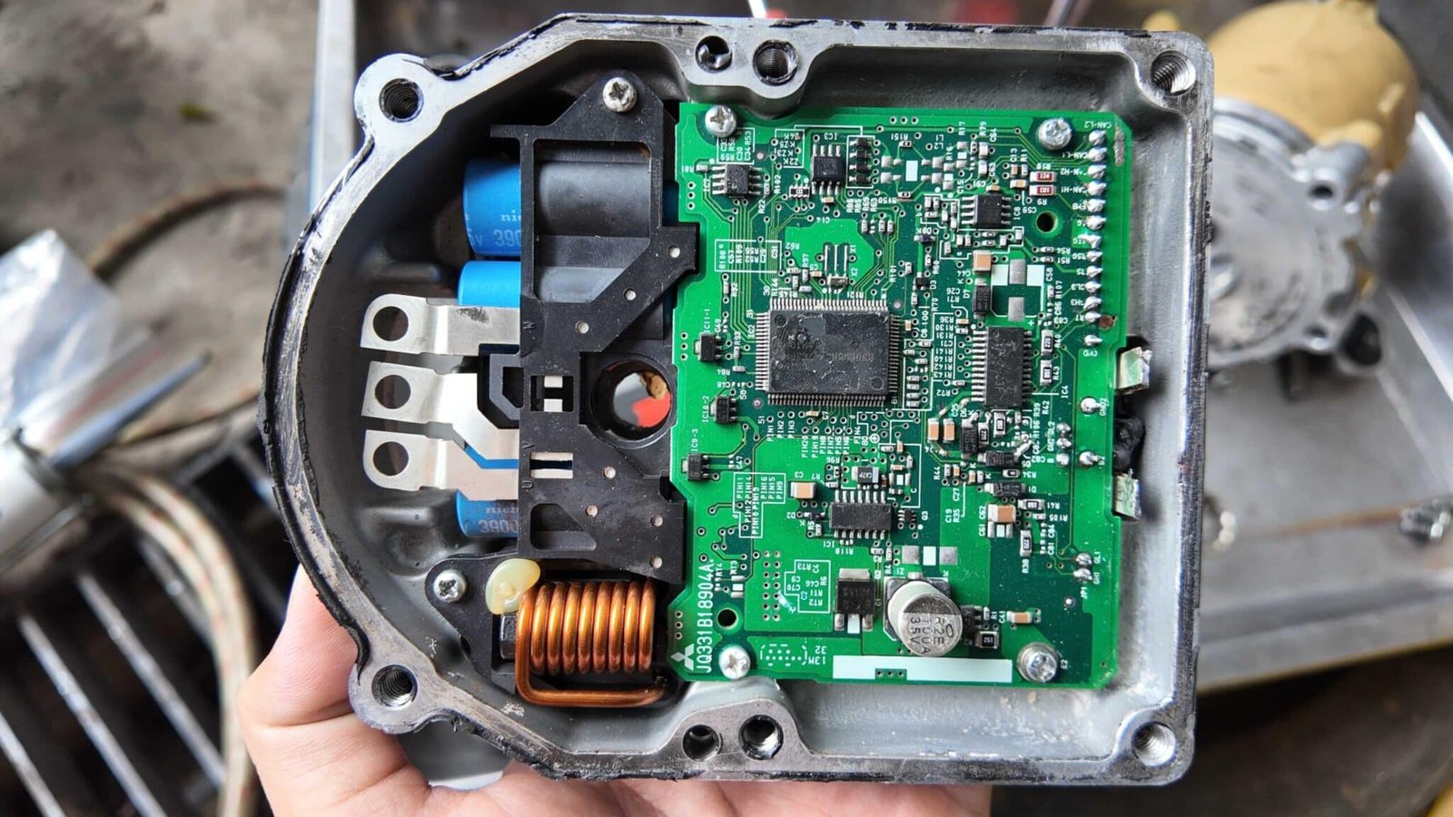 SỬA CHỮA CỤM BƠM TRỢ LỰC LÁI MAZDA 3 TẠI VES WORKSHOP 3 Sửa Chữa Cụm Bơm Trợ Lực Lái Mazda 3 tại VES Workshop - Giải Pháp An Toàn Và Chính Xác Cho Xe Của Bạn