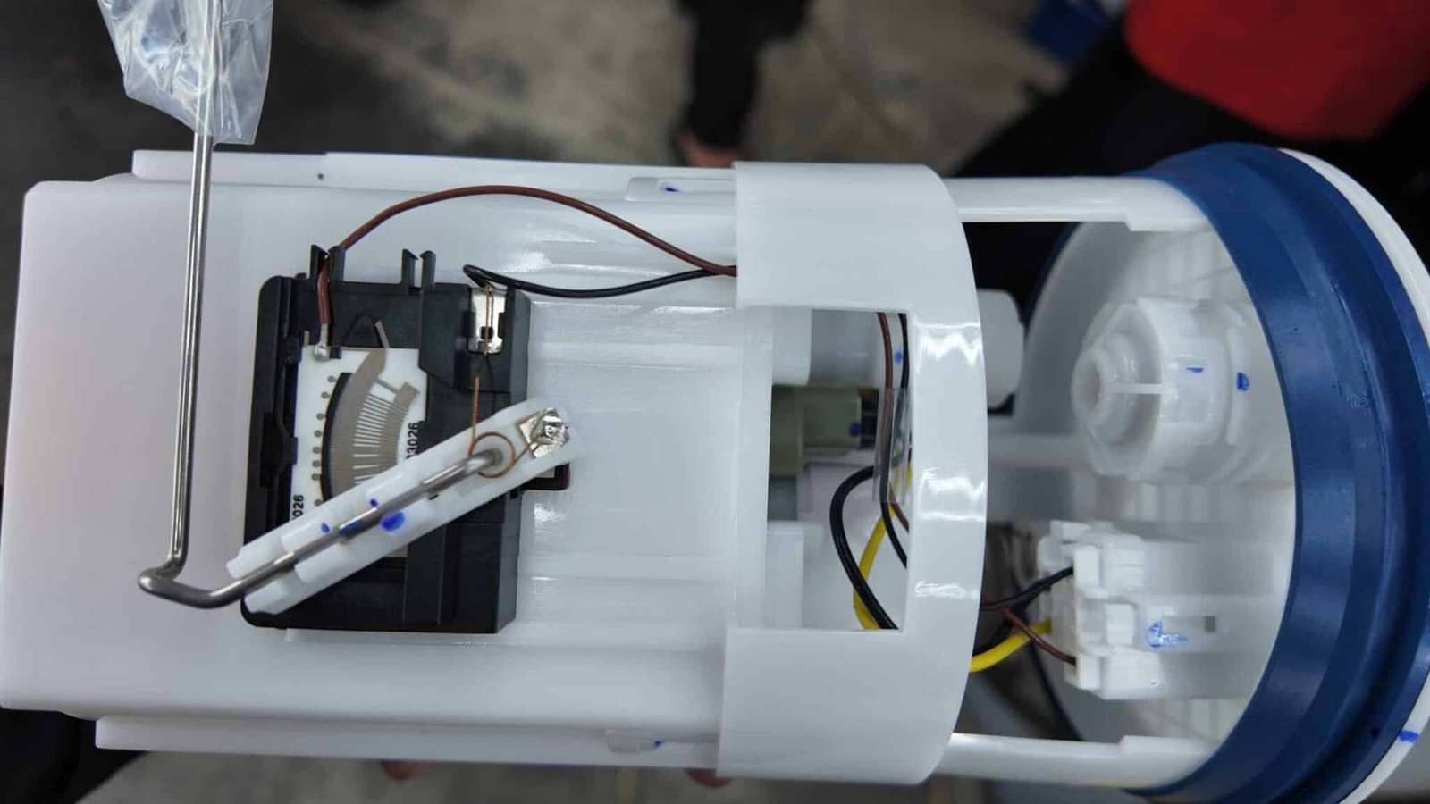 THAY THẾ BƠM XĂNG KIA MORNING - VES WORKSHOP 4 Chuyên Nghiệp Thay Thế Bơm Xăng Kia Morning - Quy Trình 12 Bước Chi Tiết & Bảo Hành Tại Ves Workshop