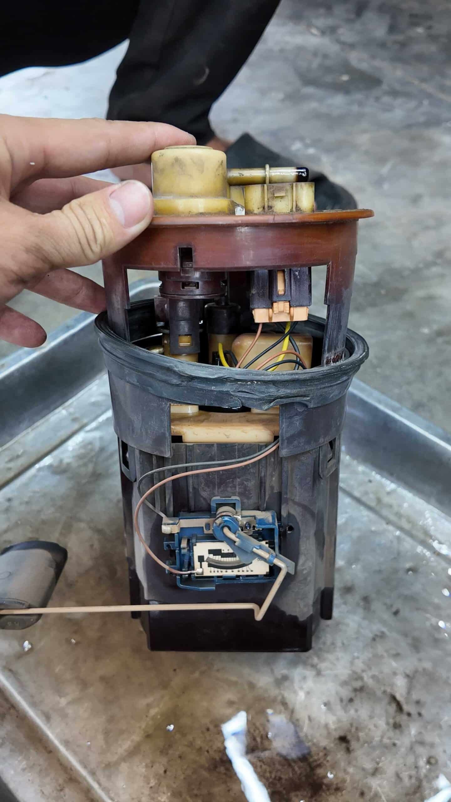 THAY THẾ BƠM XĂNG KIA MORNING - VES WORKSHOP 3 Chuyên Nghiệp Thay Thế Bơm Xăng Kia Morning - Quy Trình 12 Bước Chi Tiết & Bảo Hành Tại Ves Workshop