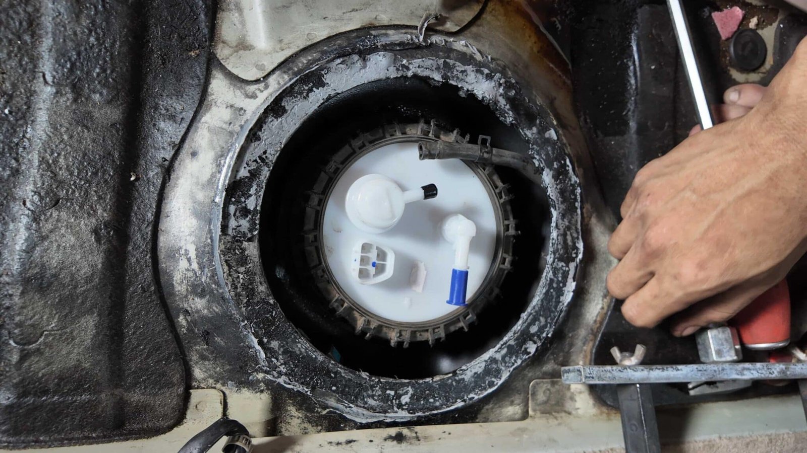 THAY THẾ BƠM XĂNG KIA MORNING - VES WORKSHOP 8 Chuyên Nghiệp Thay Thế Bơm Xăng Kia Morning - Quy Trình 12 Bước Chi Tiết & Bảo Hành Tại Ves Workshop