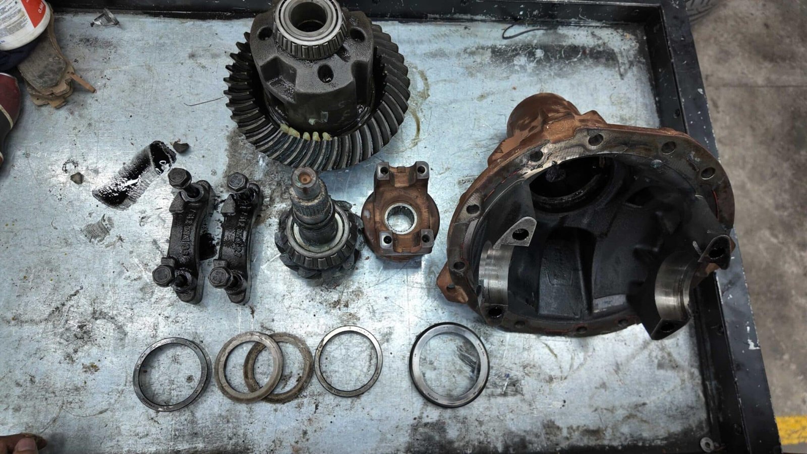 SỬA CHỮA TIẾNG KÊU GẦM CHEVROLET COLORADO 2019 TẠI VES WORKSHOP 3 Các bộ phận dễ phát ra tiếng kêu gầm