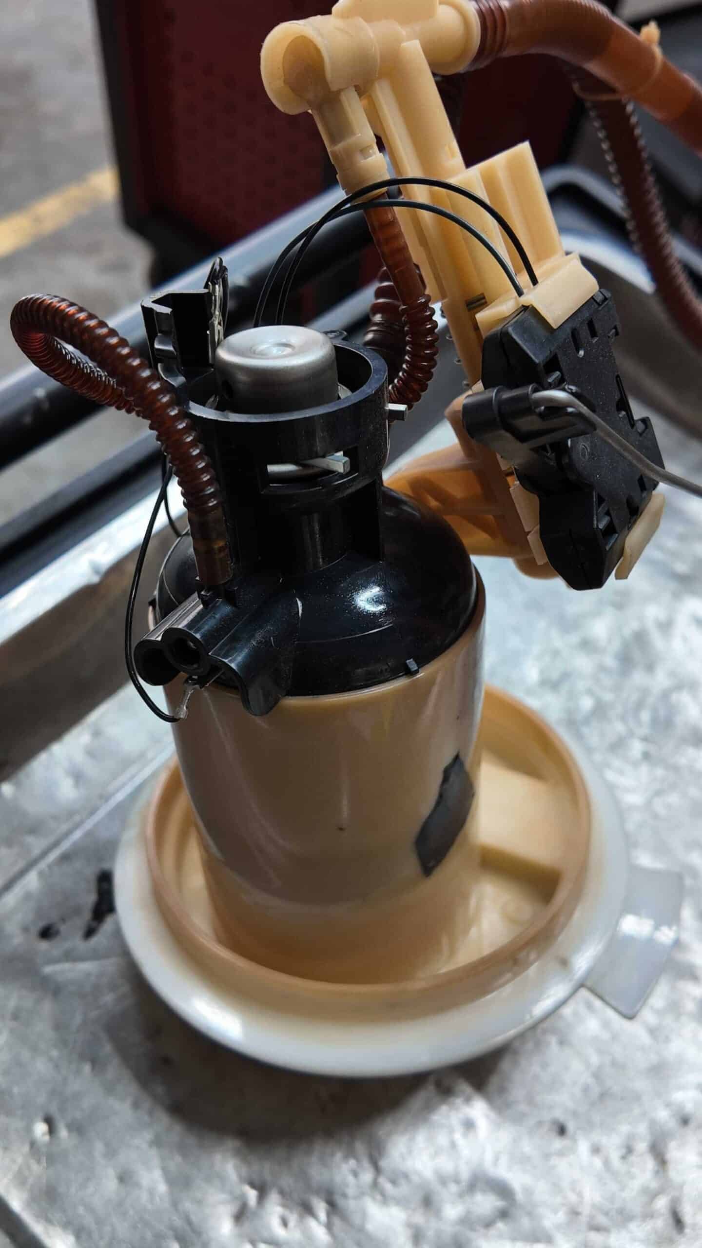 So Sánh Các Loại Bơm Xăng Phổ Biến Cho Mercedes-Benz GLA-Class