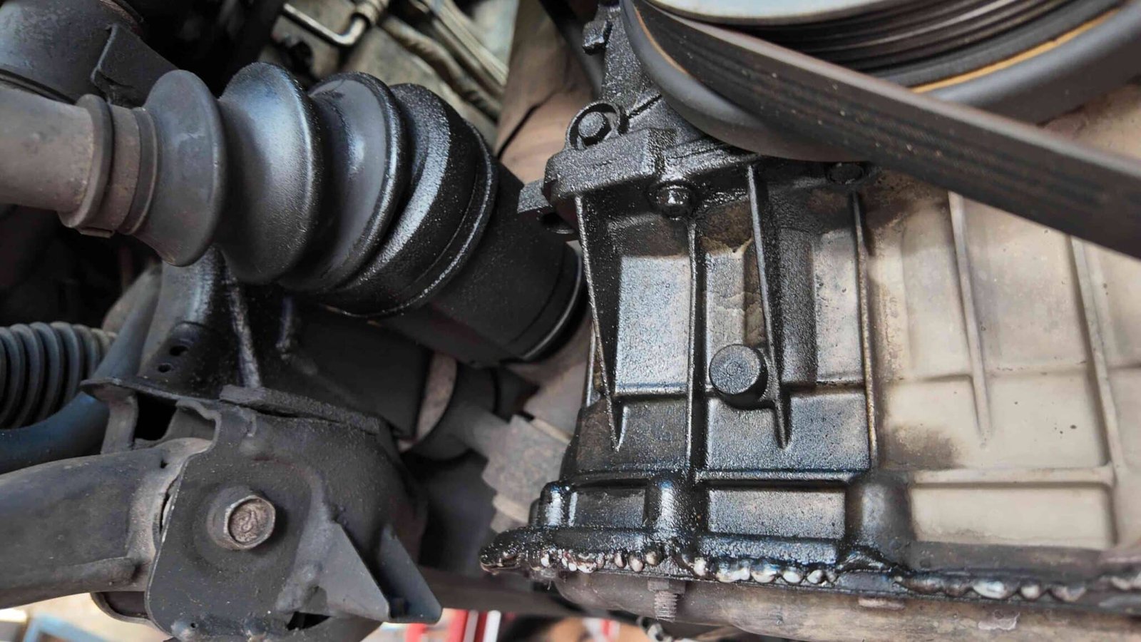 BẢO DƯỠNG HỆ THỐNG GẦM KIA SORENTO TẠI VES WORKSHOP 6 Thực hiện bảo dưỡng từng hạng mục chuẩn xác