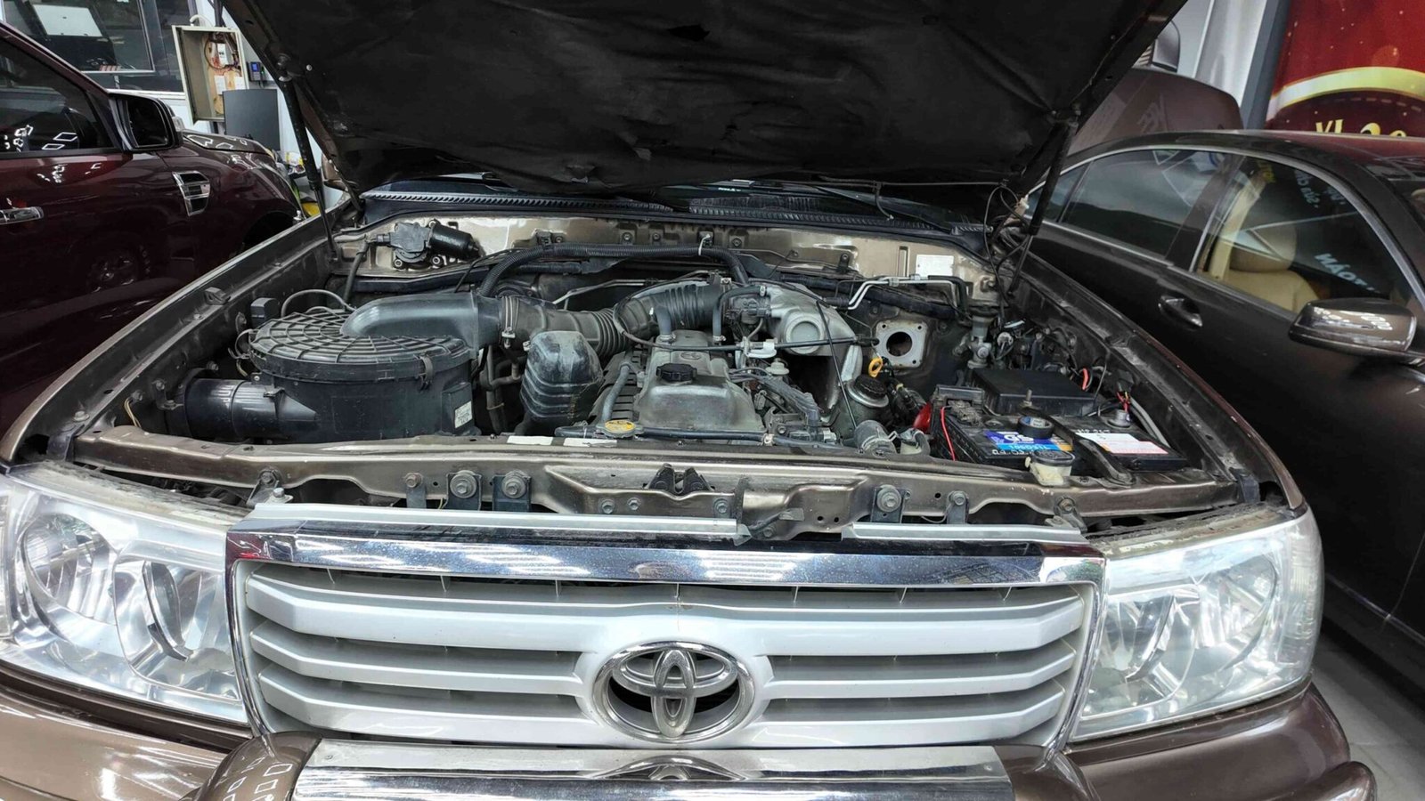 Sửa chữa cụm bơm ABS Toyota Land Cruiser chuyên nghiệp - Ves Workshop - Giải pháp an toàn tối ưu