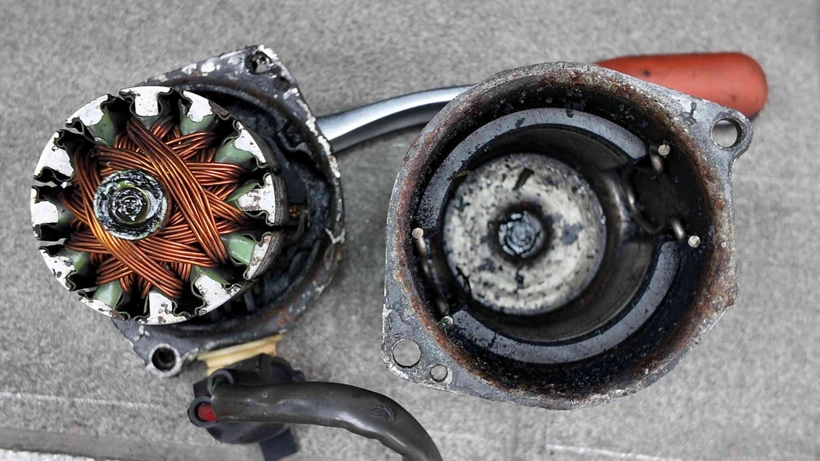 Vệ sinh và xử lý bề mặt các linh kiện