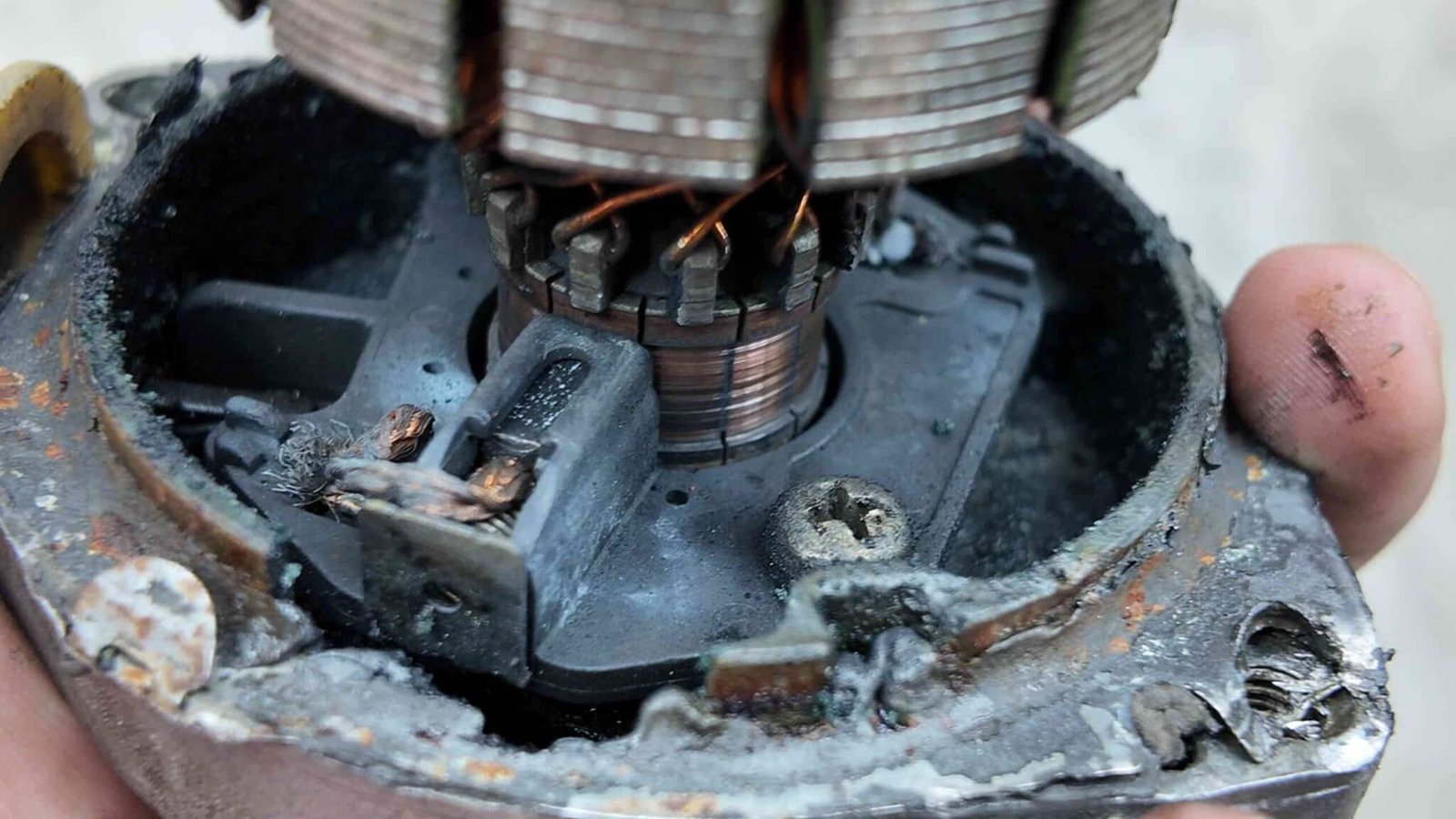 Linh kiện thay thế chính hãng