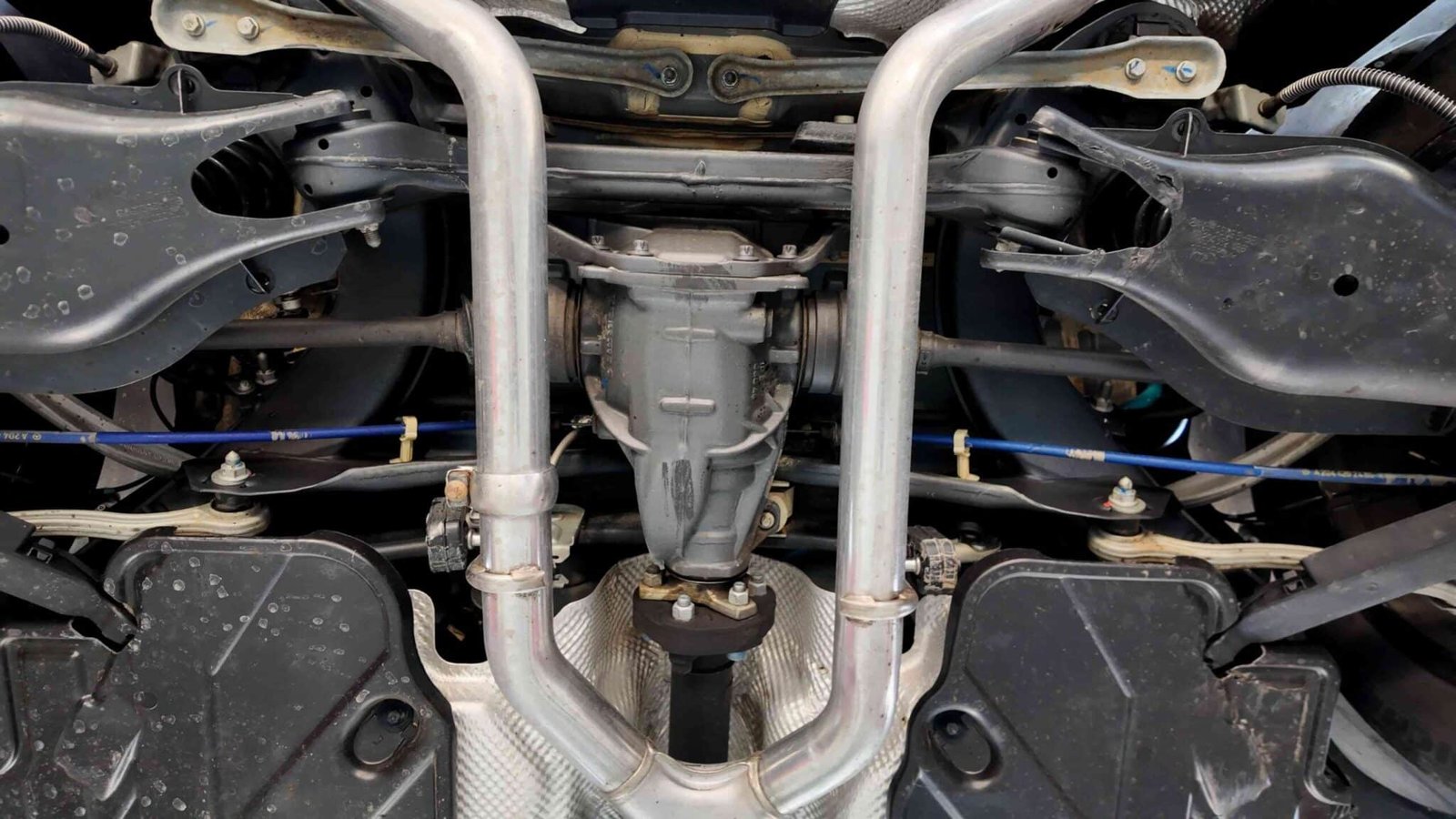 Rung giật hoặc chớp chớp khi đánh lái