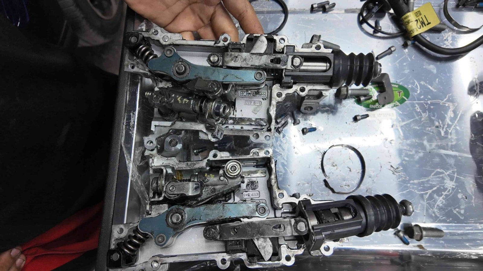 Hướng Dẫn Thay Thế Bộ Điều Khiển Ly Hợp Kép Hyundai Kona Chi Tiết