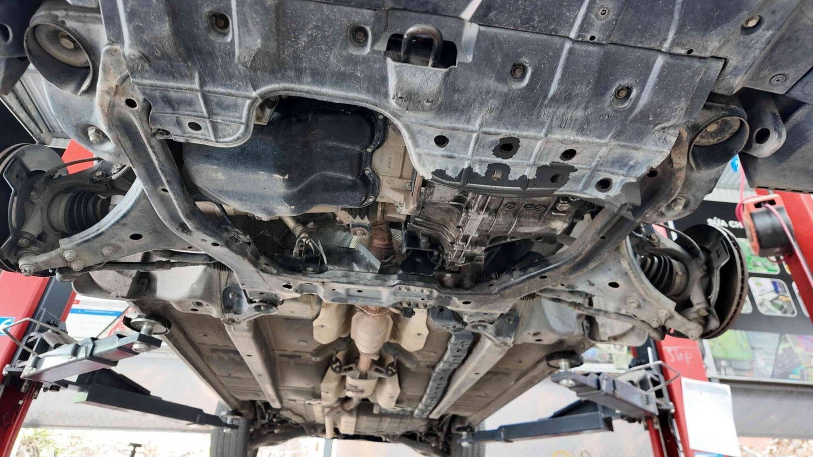 BẢO DƯỠNG HỆ THỐNG GẦM AUDI A4 TẠI VES WORKSHOP 2 Tại sao phải bảo dưỡng hệ thống gầm thường xuyên?