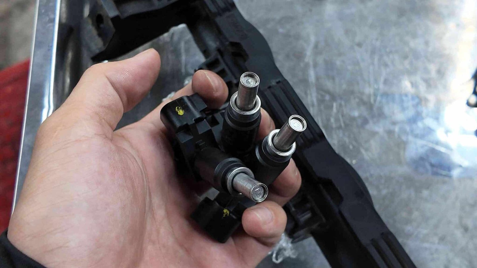 Tần suất vệ sinh họng nạp và bảo dưỡng định kỳ