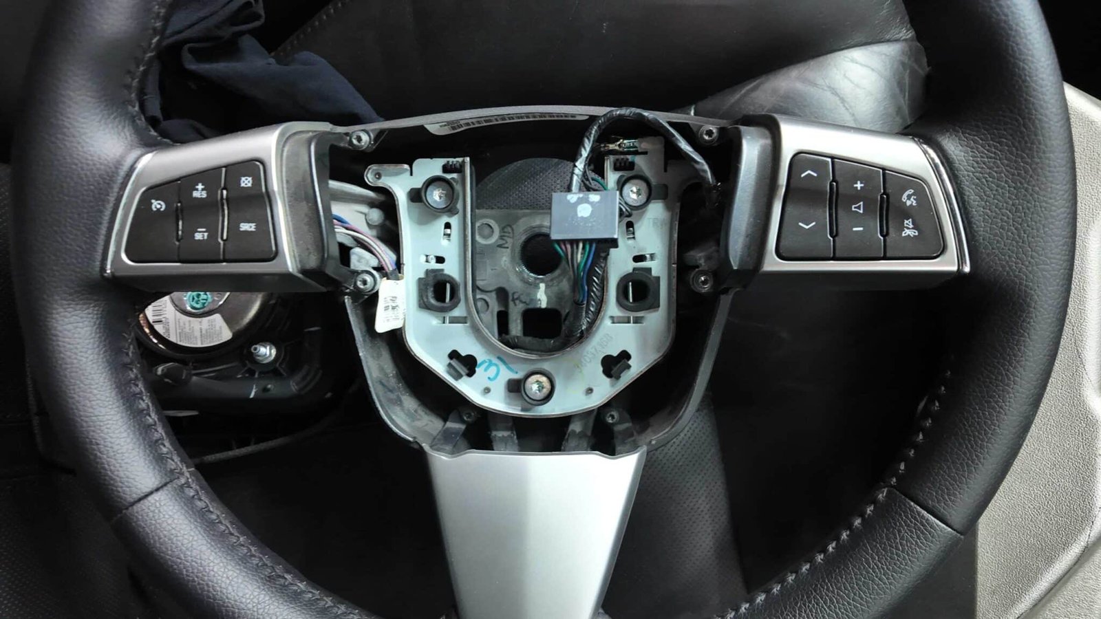 Quy trình kiểm tra và chẩn đoán góc lái Cadillac SRX4