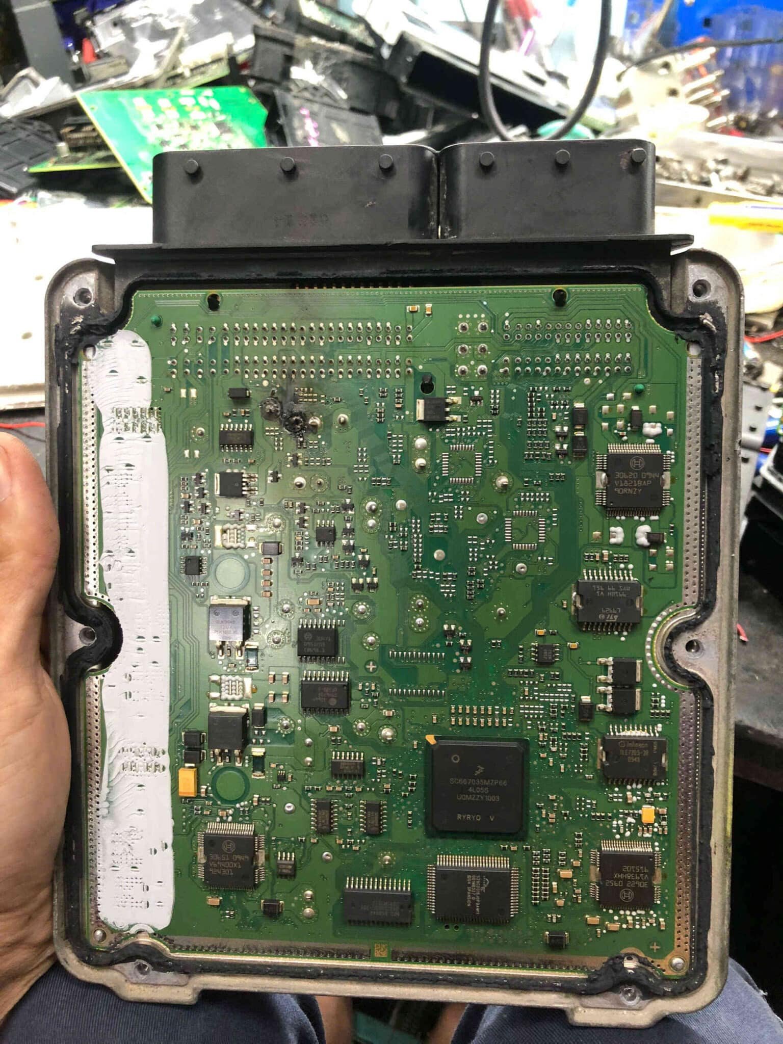 Quy trình sửa chữa ECU Hyundai chuyên sâu tại gara chuyên nghiệp