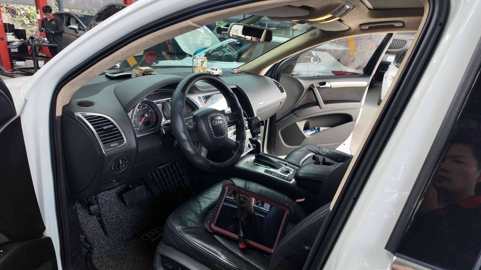 Quy trình kiểm tra và chẩn đoán lỗi cụm DVD Audi Q7 tại VES Workshop