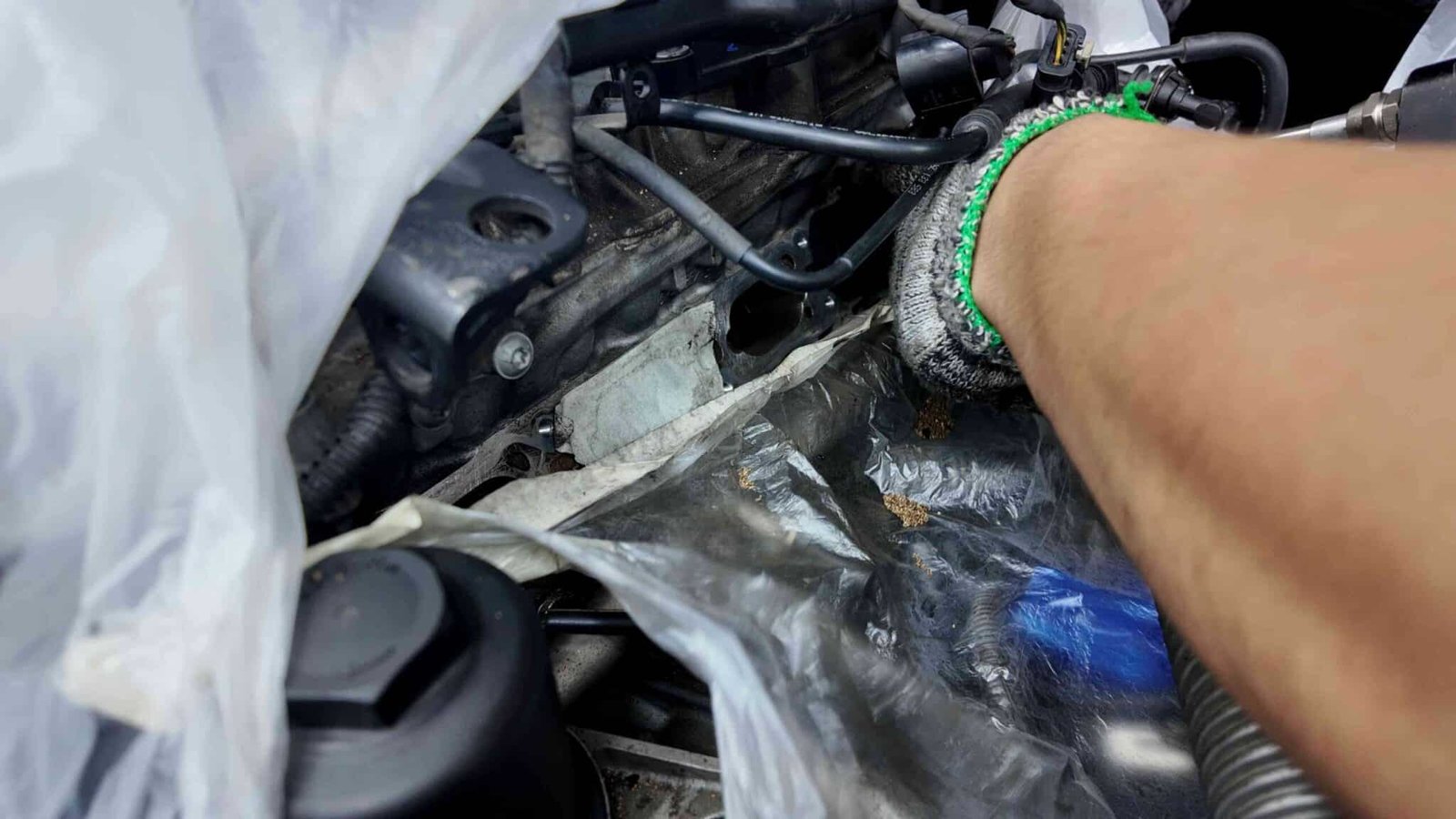 Quy Trình Vệ Sinh Họng Nạp Và Kim Phun Audi A4 Tại Ves Workshop