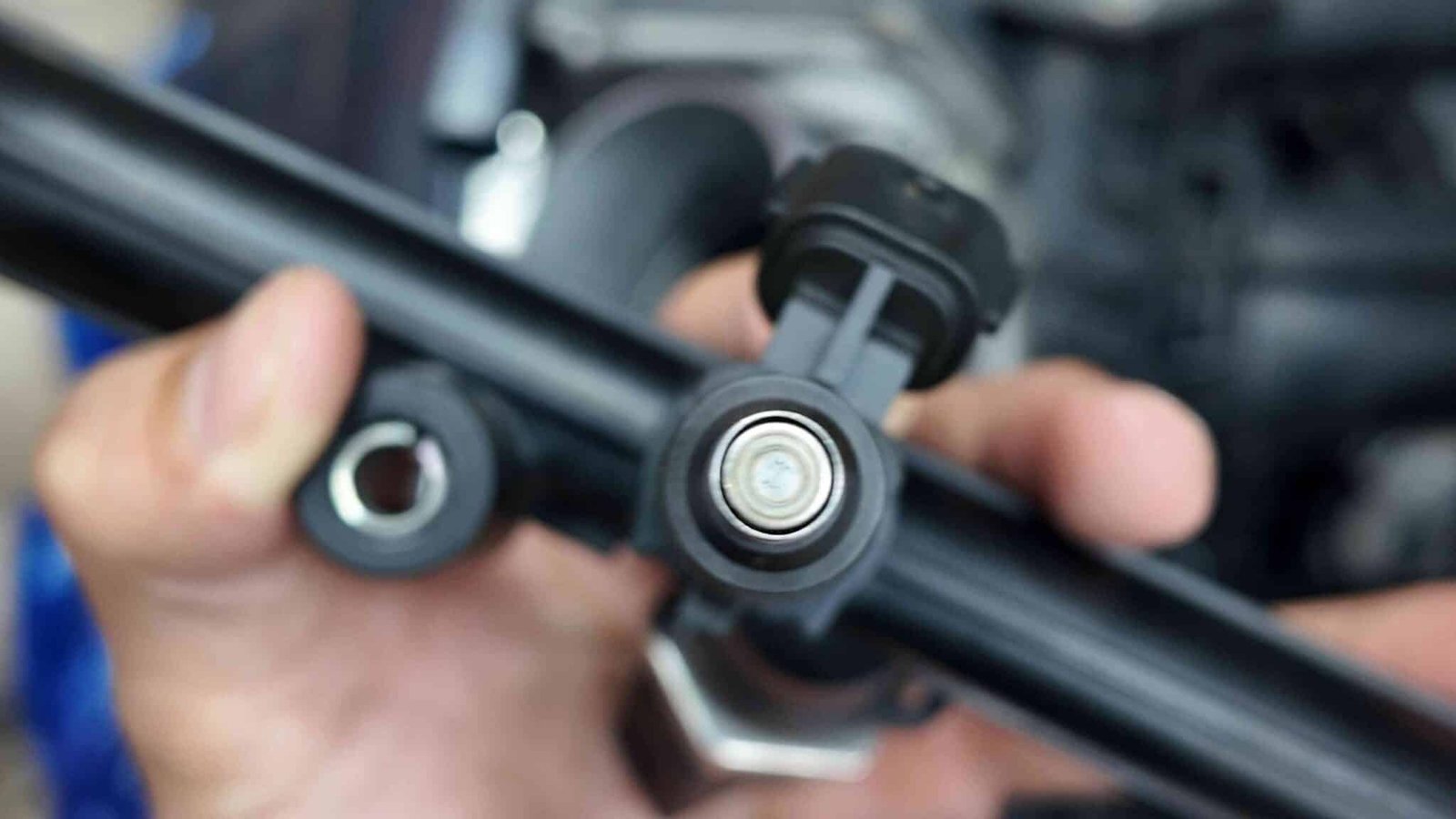 Lắp đặt lại họng nạp và kim phun