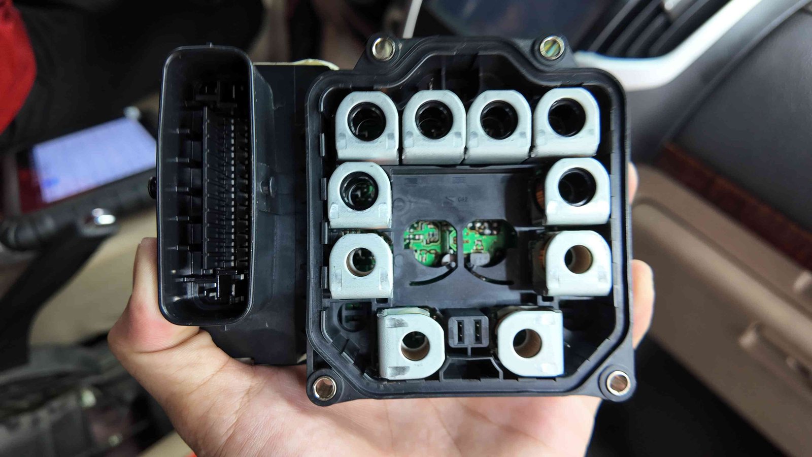 Bảo dưỡng và phòng ngừa lỗi ABS Kia Sedona – Giữ Hiệu Suất Hoạt Động Tối Ưu