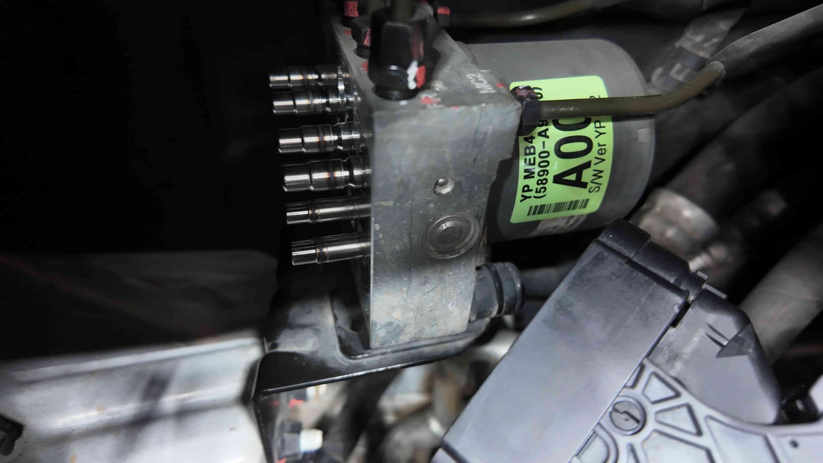 Dấu hiệu nhận biết lỗi ABS trên Kia Sedona – Phát Hiện Sớm, Hành Trình Chuẩn Xác