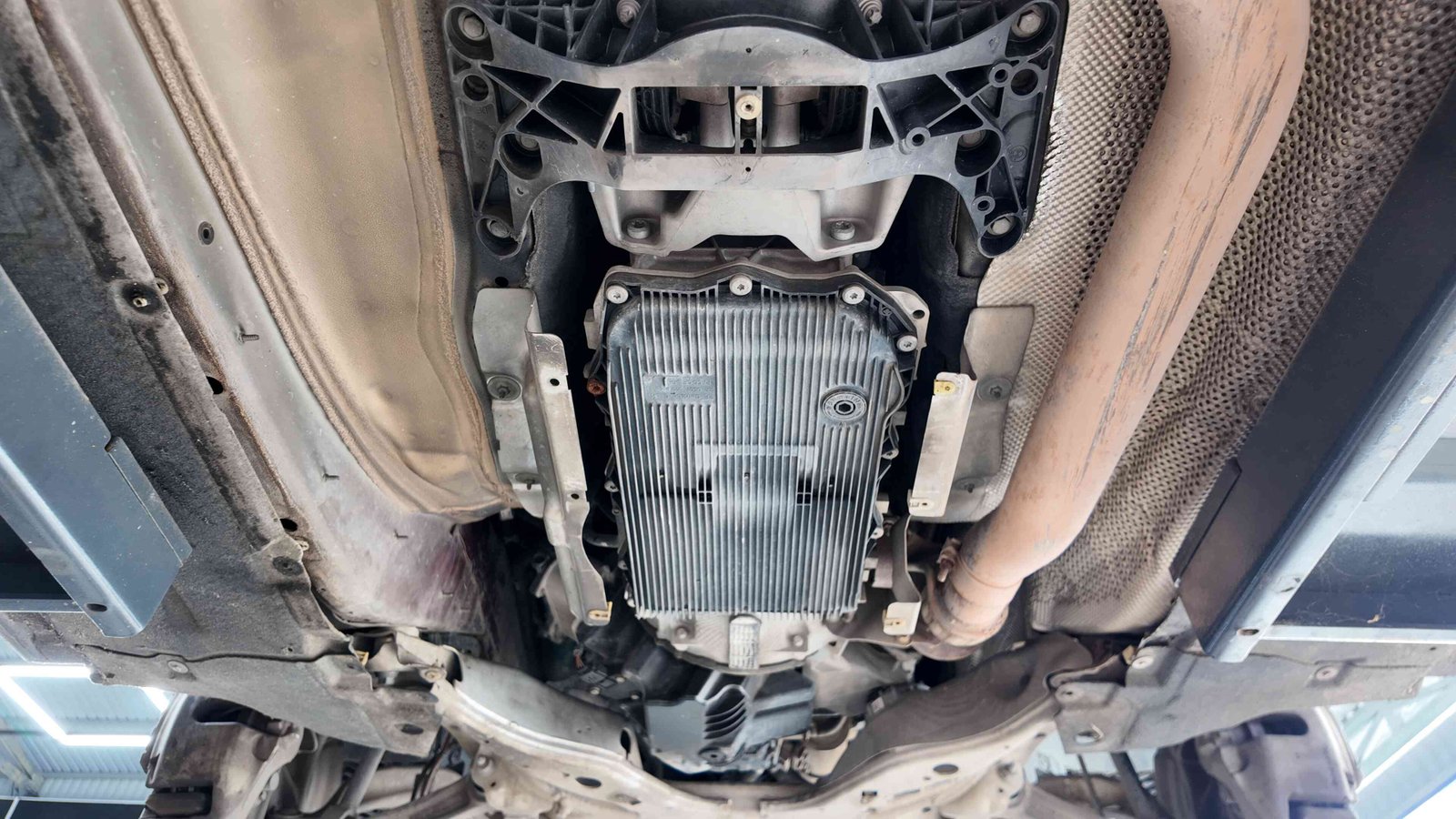 Các thành phần chính của hệ thống gầm BMW 528i cần kiểm tra và bảo dưỡng