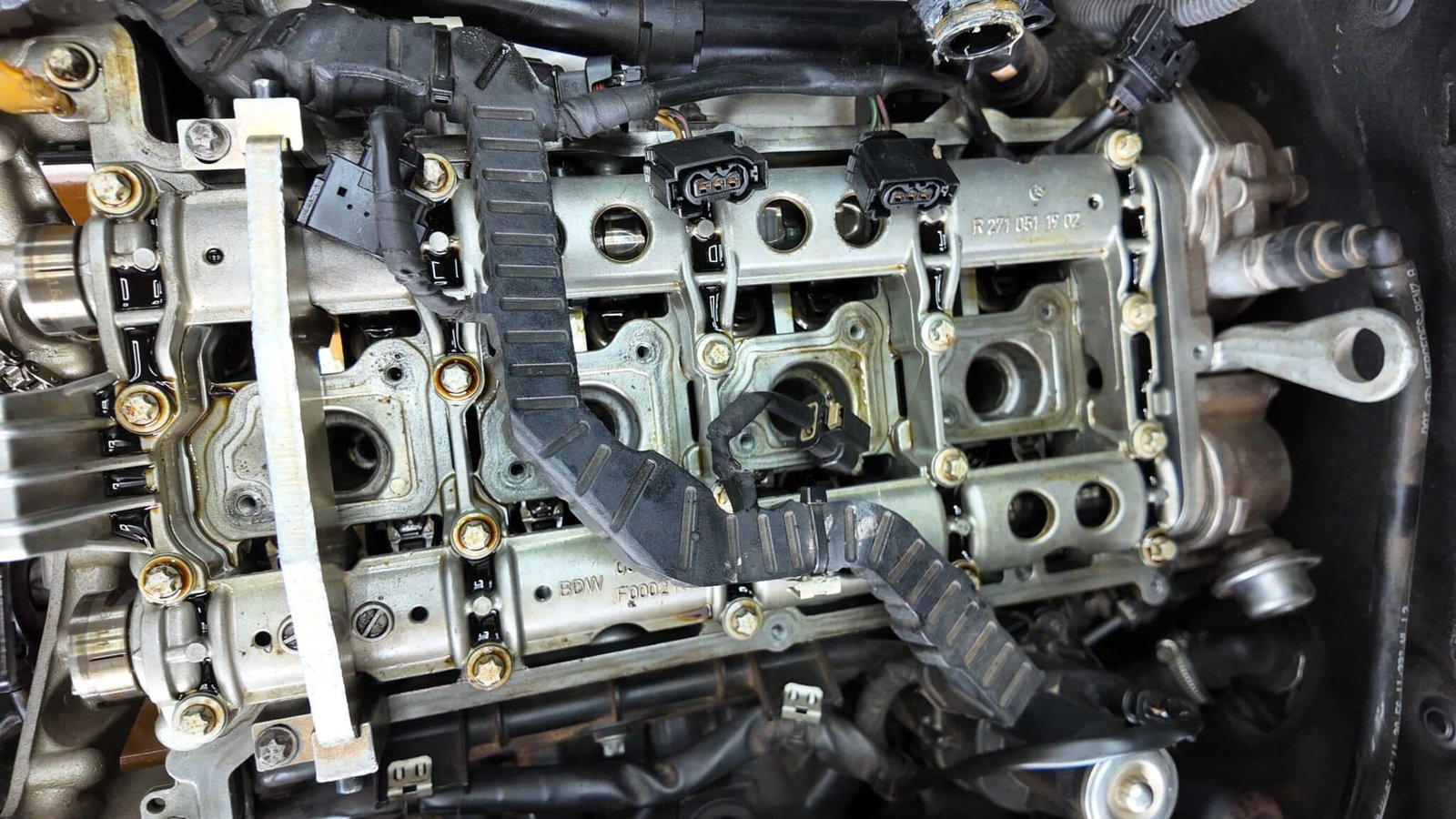 Chi Phí Sửa Chữa Sên Cam Mercedes C200 Tại VES Workshop