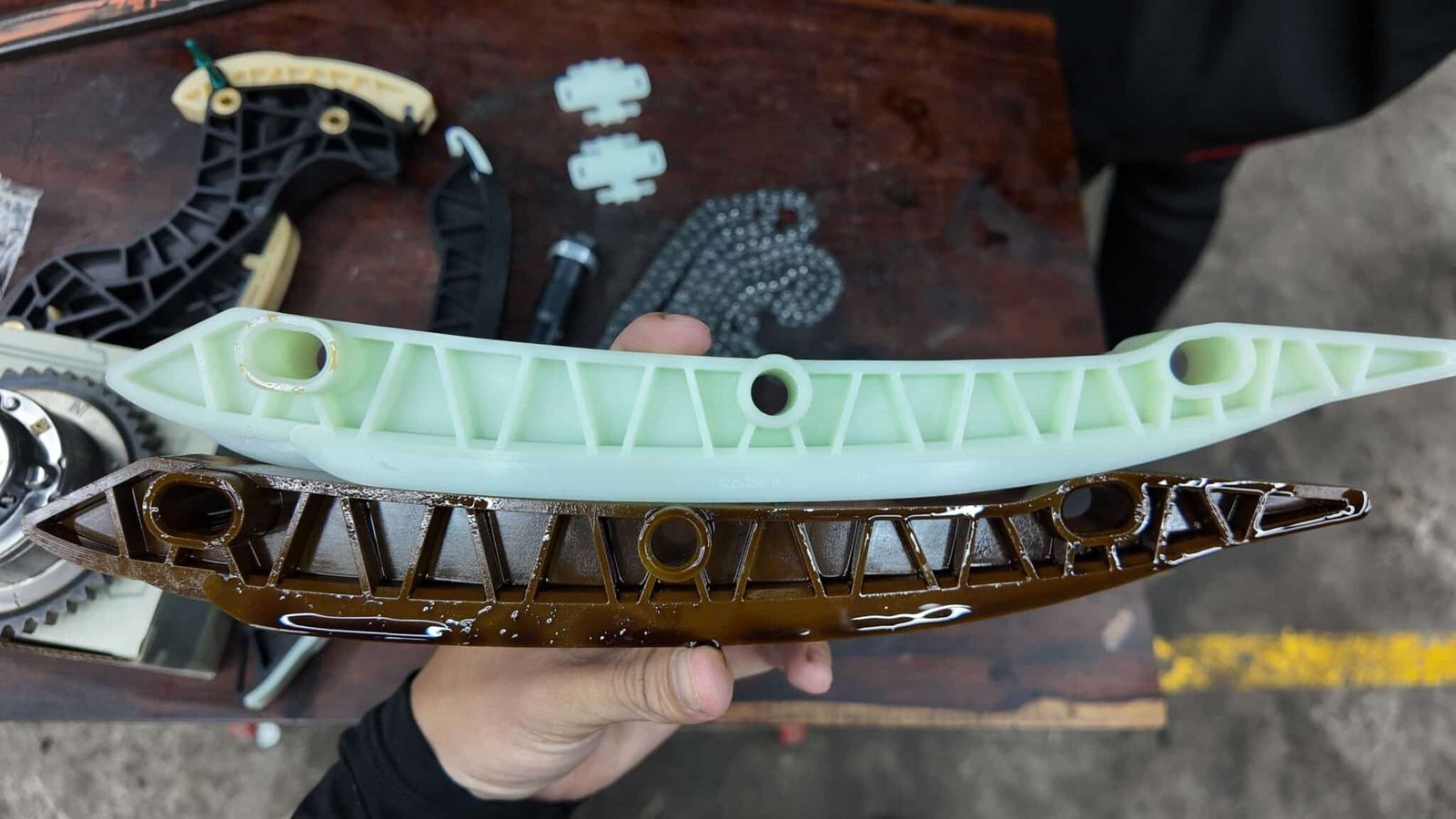 Các Câu Hỏi Thường Gặp Về Sửa Sên Cam Mercedes C200