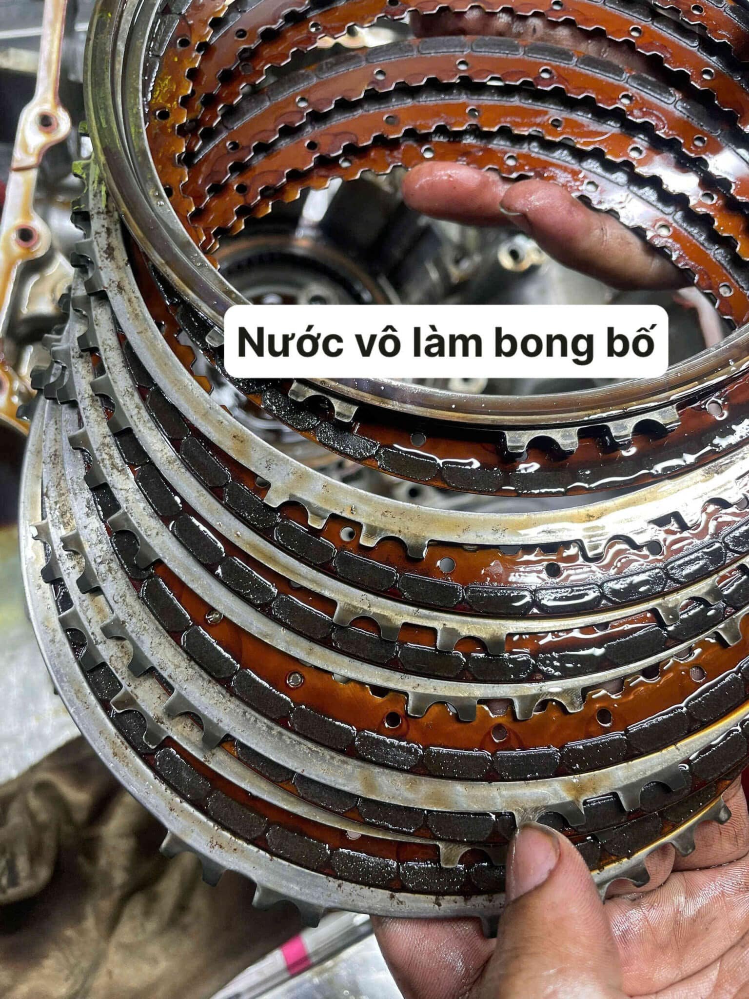 Tại sao nên chọn VES Workshop để sửa chữa hộp số Mercedes-Benz C250?