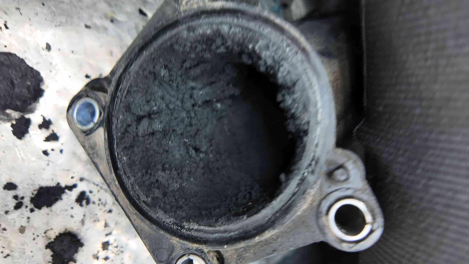 VỆ SINH HỌNG NẠP FORD RANGER TẠI VES WORKSHOP 1 Tần Suất Khuyến Nghị Vệ Sinh Họng Nạp