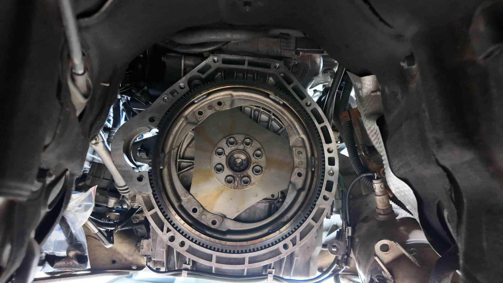 Làm thế nào để nhận biết lỗi khó chuyển số trên Mercedes-Benz C250?